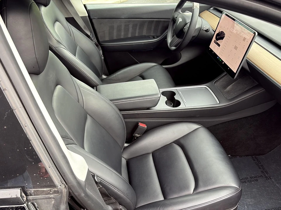 2022 Tesla Model Y Performance - Image 17 of 21