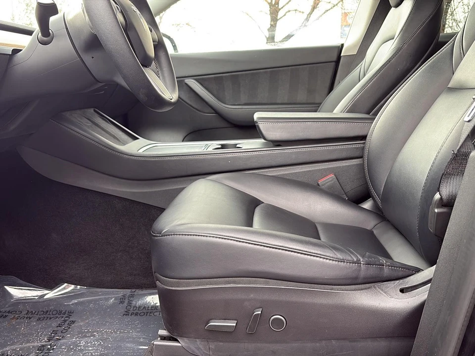2022 Tesla Model Y Performance - Image 11 of 21