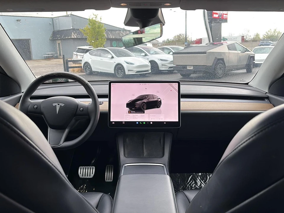 2022 Tesla Model Y Performance - Image 19 of 21
