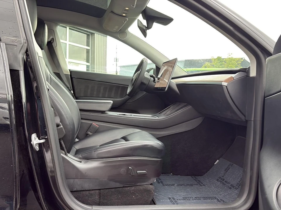 2022 Tesla Model Y Performance - Image 18 of 21
