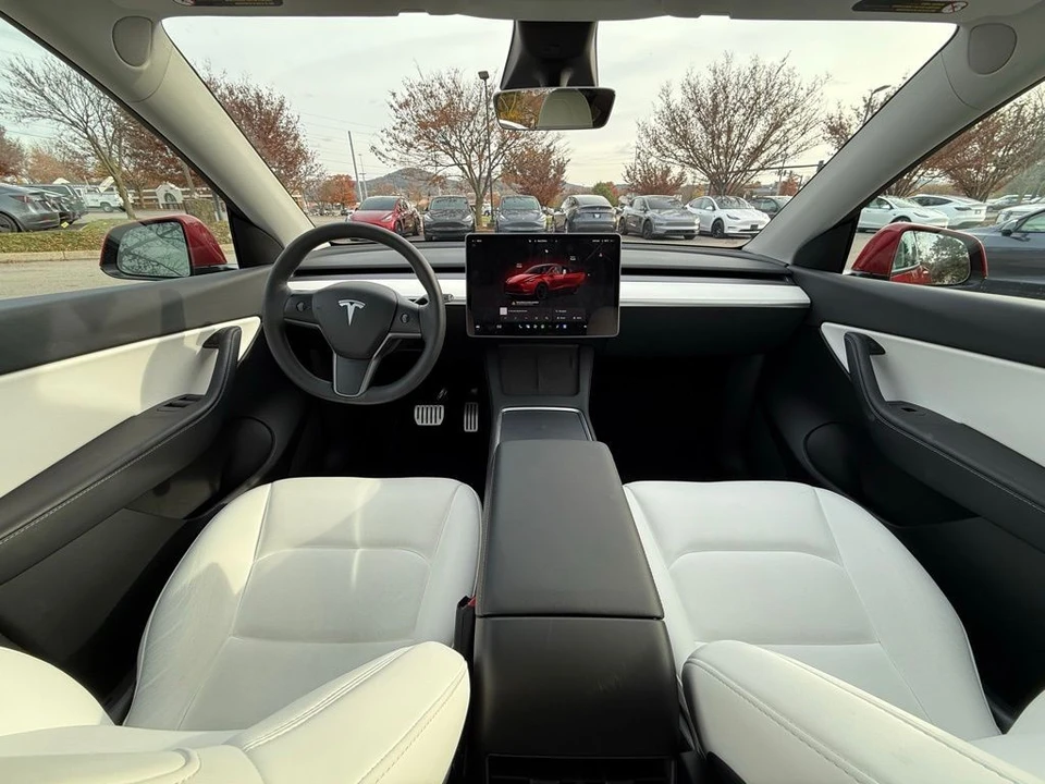2022 Tesla Model Y Performance - Image 8 of 14