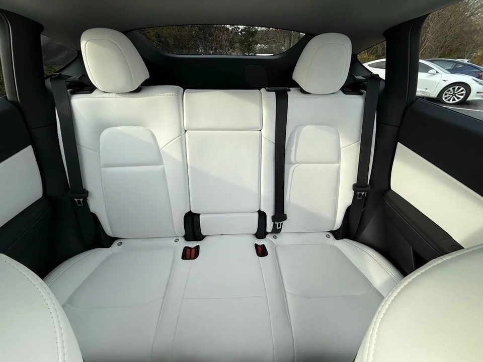 2022 Tesla Model Y Performance - Image 11 of 14