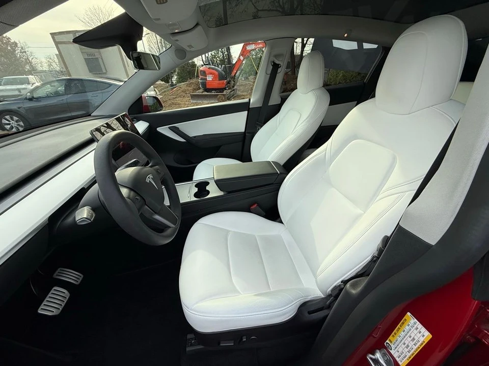 2022 Tesla Model Y Performance - Image 9 of 14