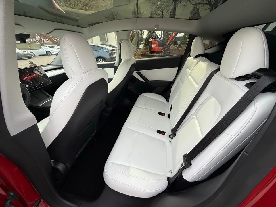 2022 Tesla Model Y Performance - Image 10 of 14