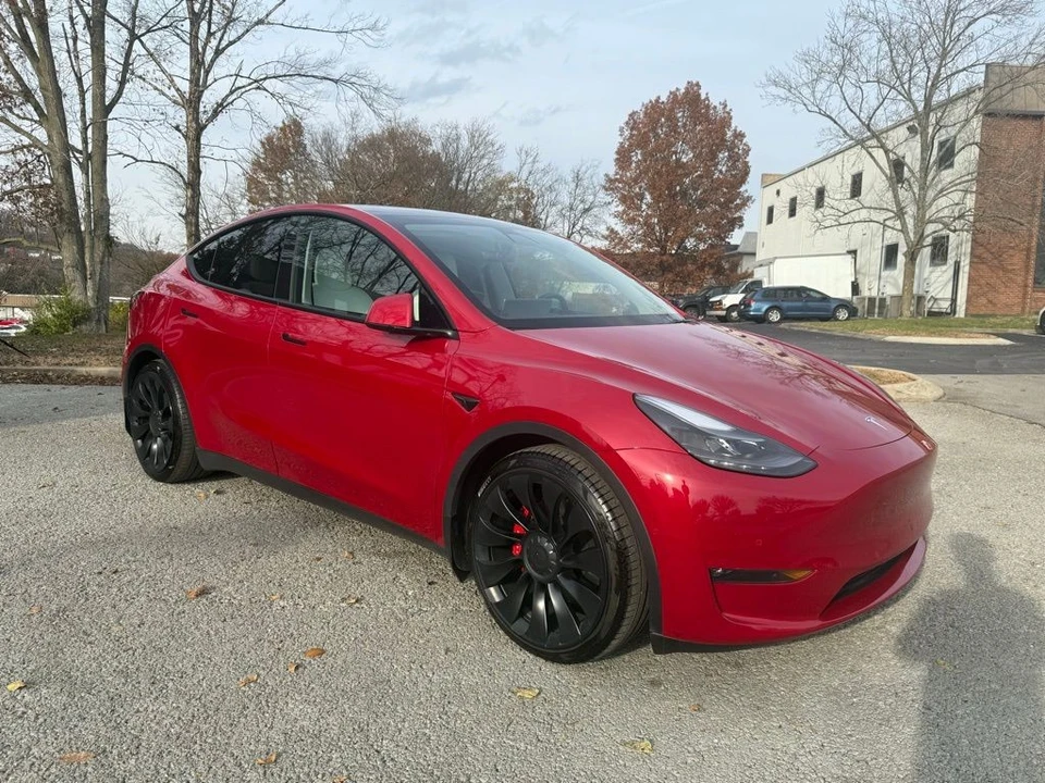 2022 Tesla Model Y Performance - Image 3 of 14