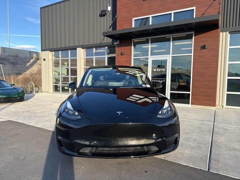 2022 Tesla Model Y Performance - Image 3 of 21