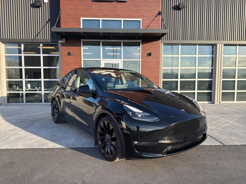 2022 Tesla Model Y Performance - Image 2 of 21
