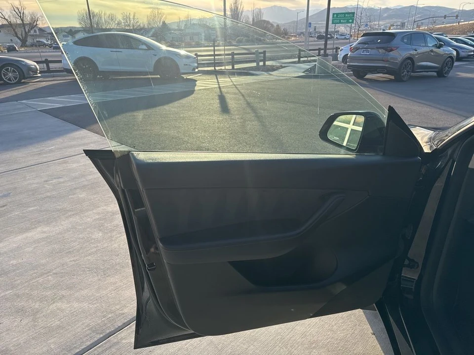 2022 Tesla Model Y Performance - Image 11 of 21