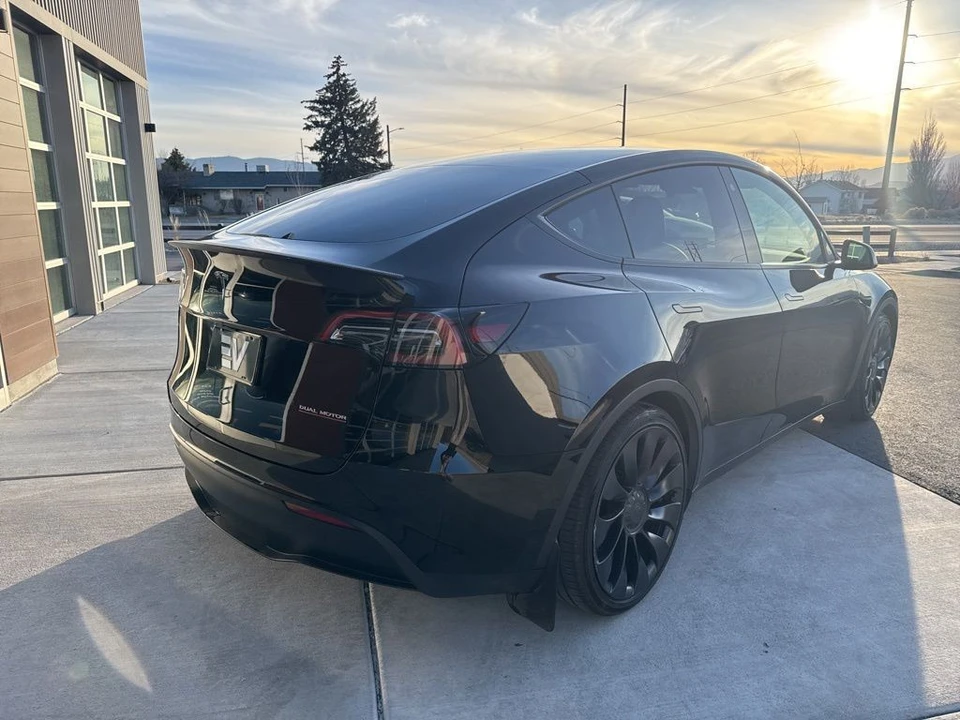 2022 Tesla Model Y Performance - Image 8 of 21