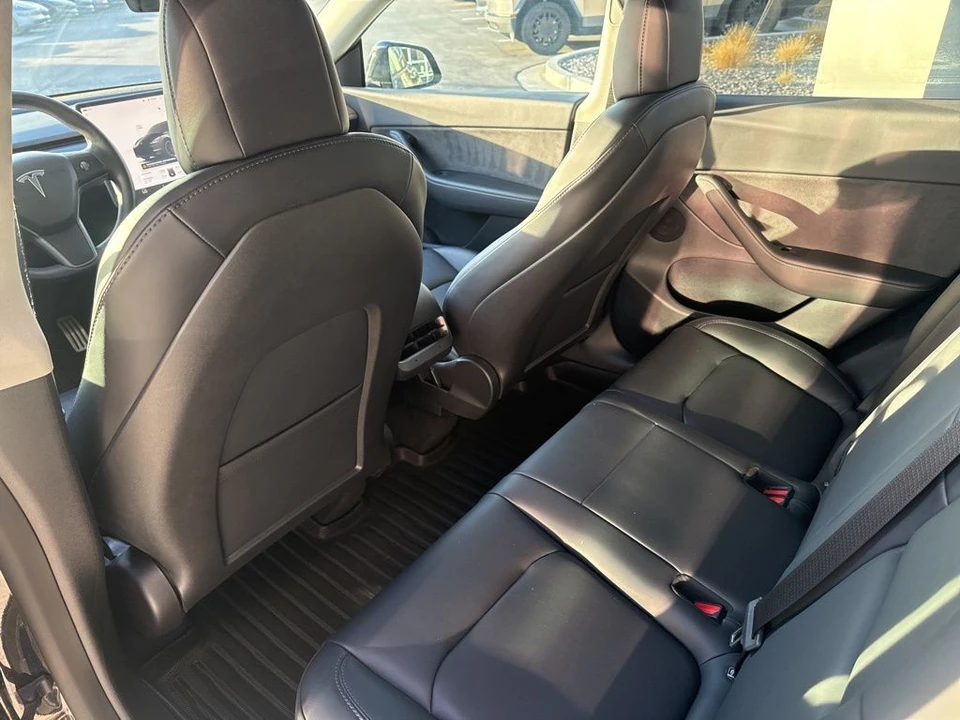 2022 Tesla Model Y Performance - Image 15 of 21
