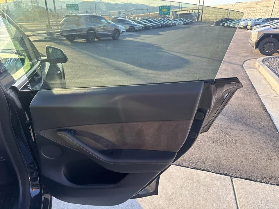 2022 Tesla Model Y Performance - Image 18 of 21