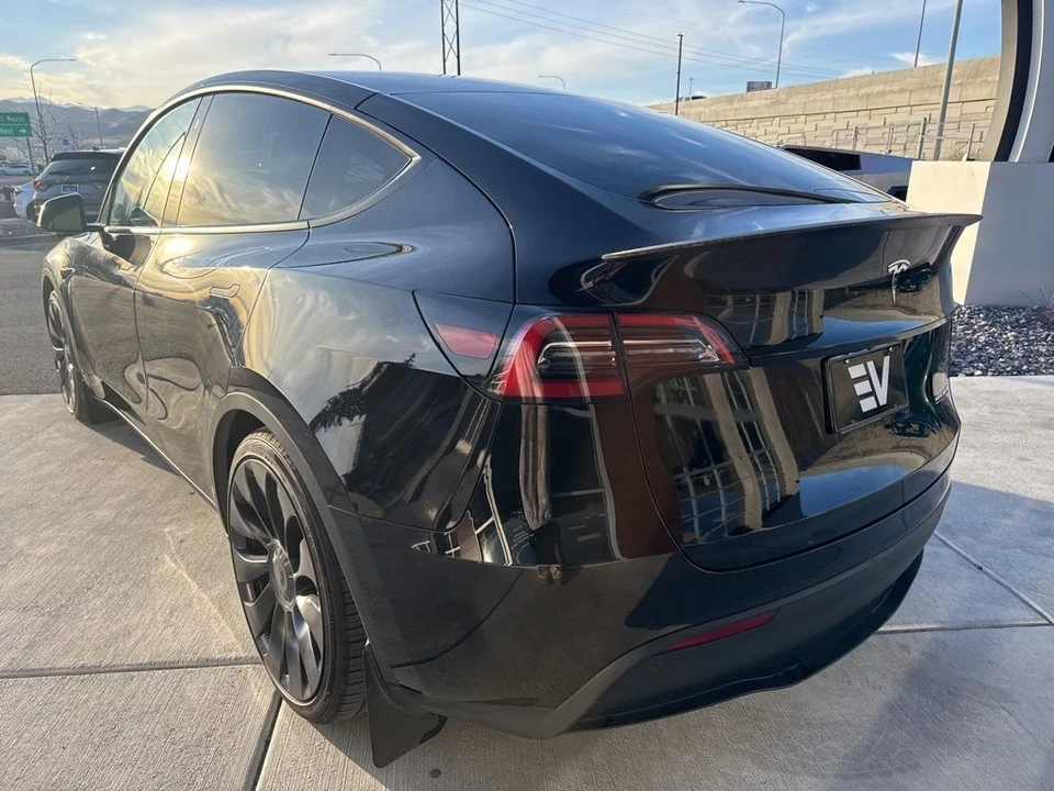 2022 Tesla Model Y Performance - Image 6 of 21