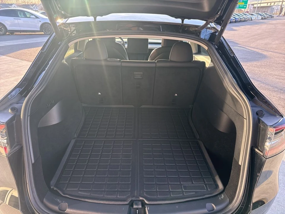 2022 Tesla Model Y Performance - Image 17 of 21