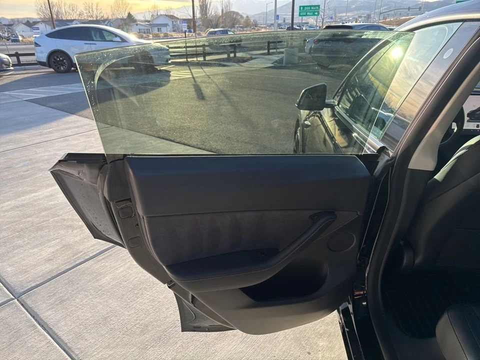 2022 Tesla Model Y Performance - Image 14 of 21