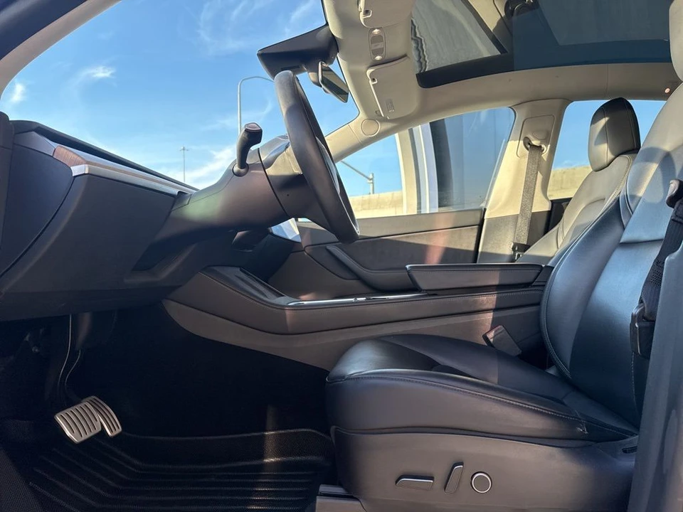 2022 Tesla Model Y Performance - Image 13 of 21