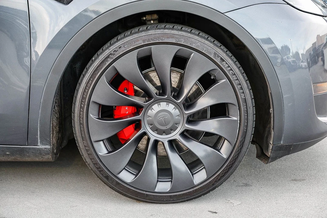 2022 Tesla Model Y Performance - Image 9 of 21