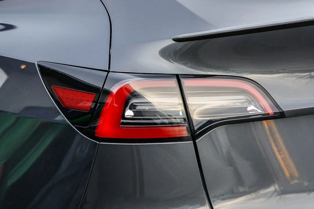 2022 Tesla Model Y Performance - Image 8 of 21