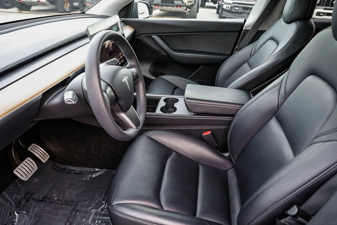 2022 Tesla Model Y Performance - Image 19 of 21