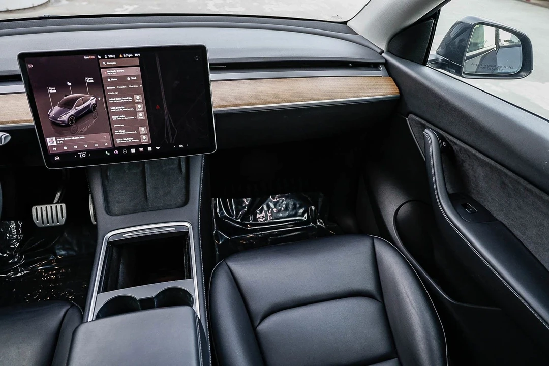 2022 Tesla Model Y Performance - Image 15 of 21