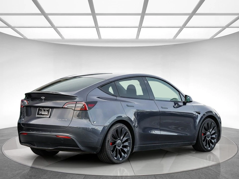 2022 Tesla Model Y Performance - Image 4 of 21