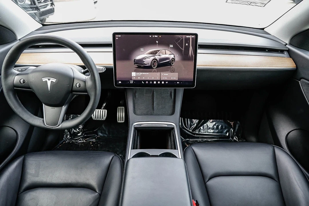 2022 Tesla Model Y Performance - Image 10 of 21