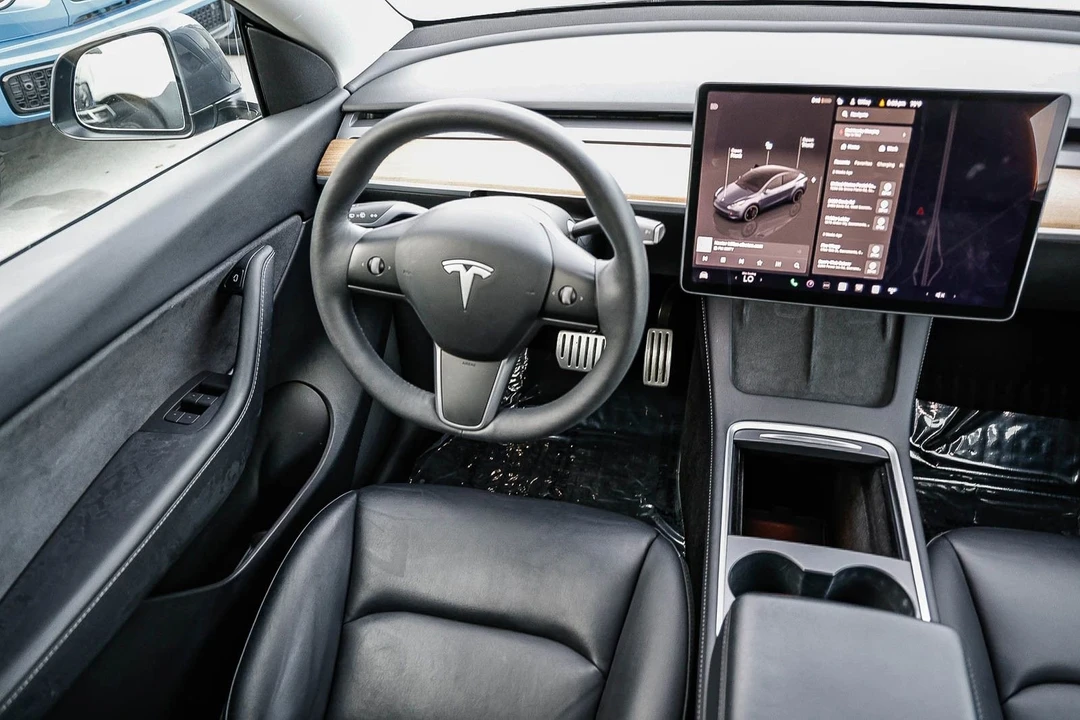 2022 Tesla Model Y Performance - Image 14 of 21