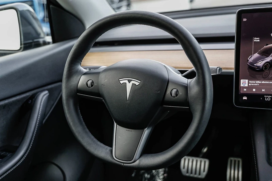 2022 Tesla Model Y Performance - Image 13 of 21