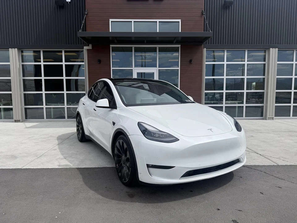 2022 Tesla Model Y Performance - Image 2 of 21