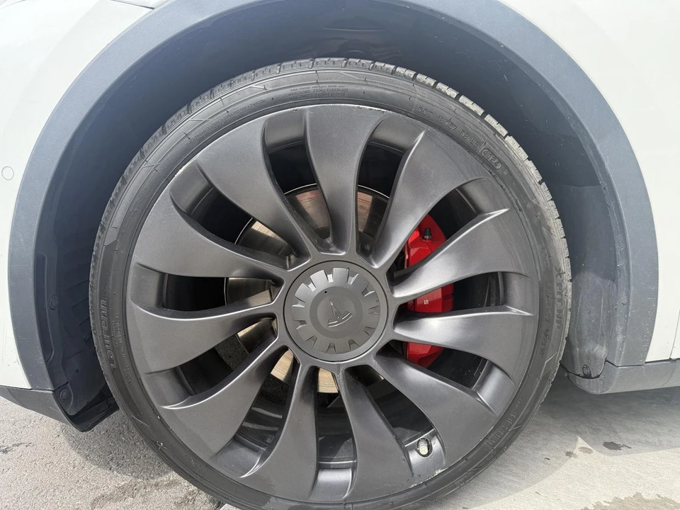 2022 Tesla Model Y Performance - Image 9 of 21