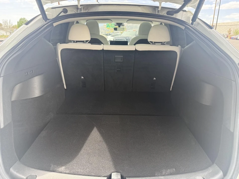 2022 Tesla Model Y Performance - Image 16 of 21