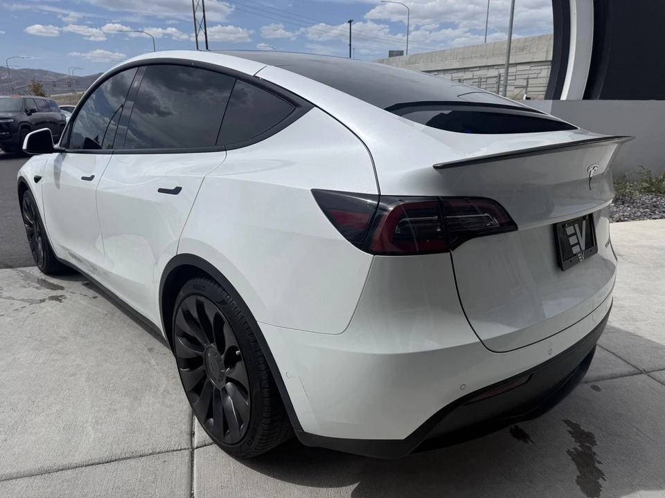2022 Tesla Model Y Performance - Image 5 of 21