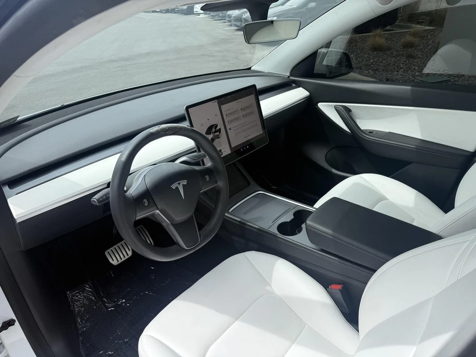 2022 Tesla Model Y Performance - Image 11 of 21
