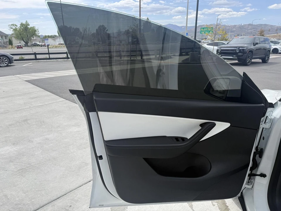 2022 Tesla Model Y Performance - Image 10 of 21