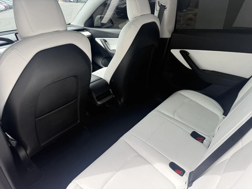 2022 Tesla Model Y Performance - Image 14 of 21