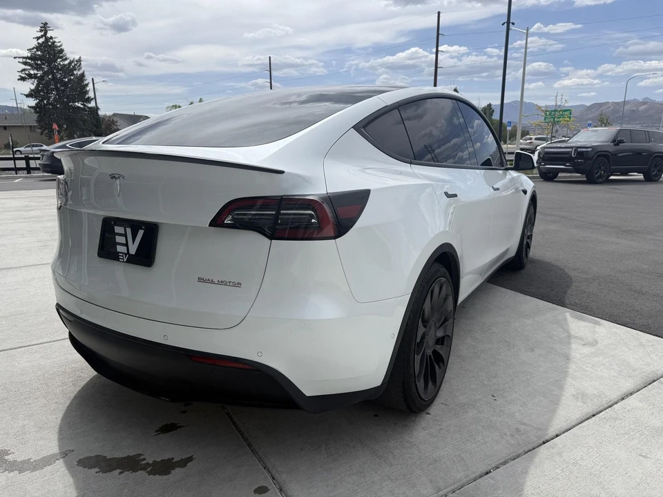 2022 Tesla Model Y Performance - Image 7 of 21