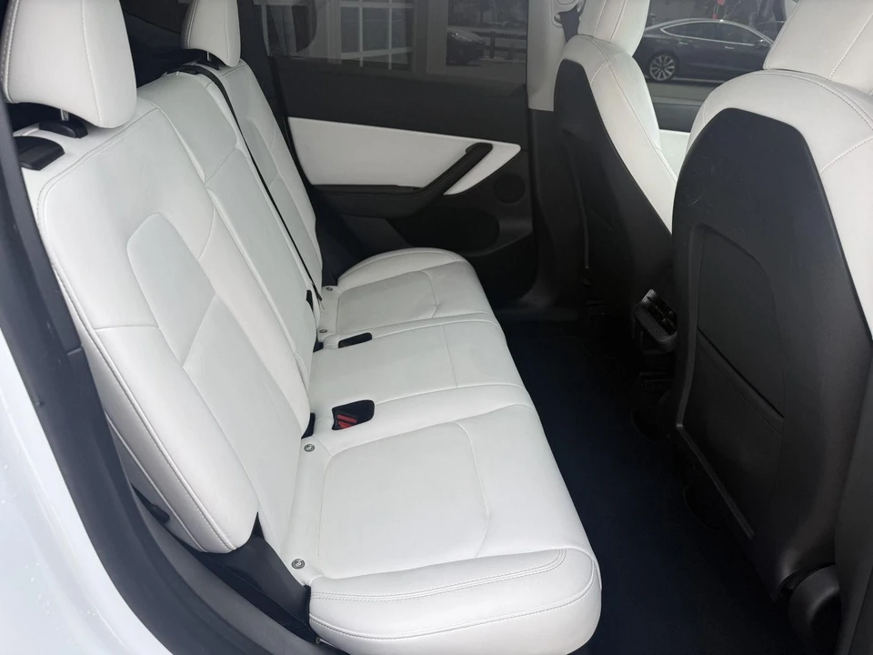 2022 Tesla Model Y Performance - Image 19 of 21