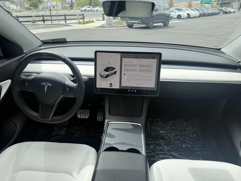 2022 Tesla Model Y Performance - Image 20 of 21