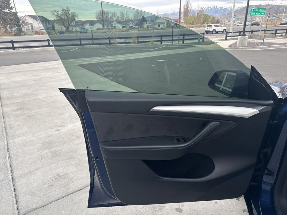 2022 Tesla Model Y Performance - Image 11 of 21