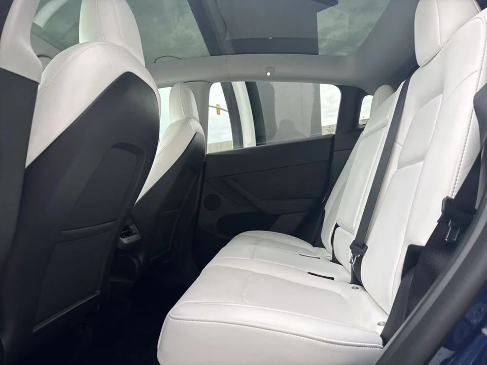 2022 Tesla Model Y Performance - Image 16 of 21