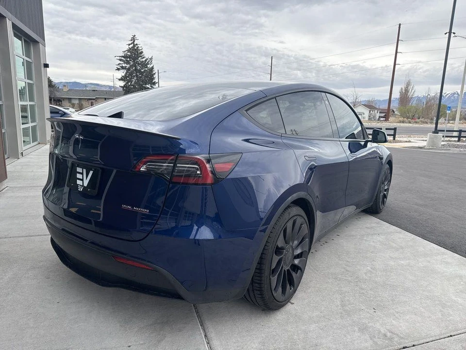 2022 Tesla Model Y Performance - Image 8 of 21