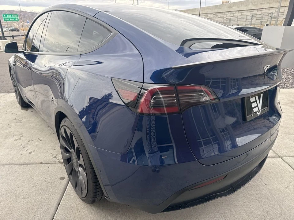 2022 Tesla Model Y Performance - Image 6 of 21