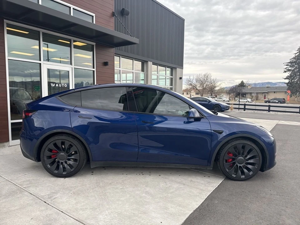 2022 Tesla Model Y Performance - Image 9 of 21
