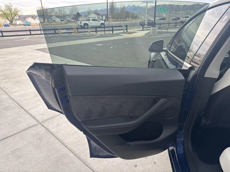 2022 Tesla Model Y Performance - Image 14 of 21