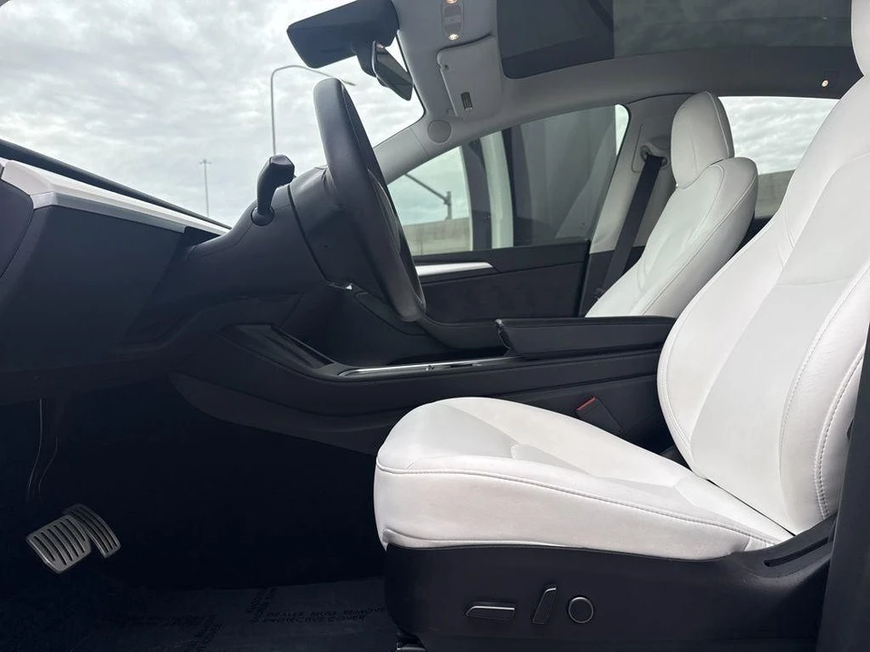 2022 Tesla Model Y Performance - Image 13 of 21