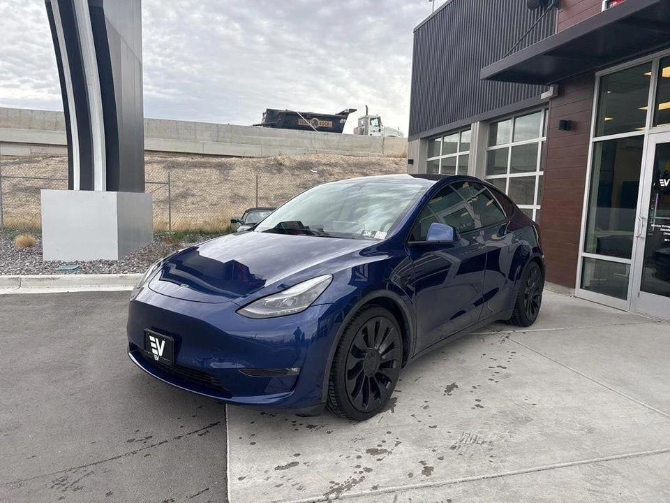 2022 Tesla Model Y Performance - Image 4 of 21