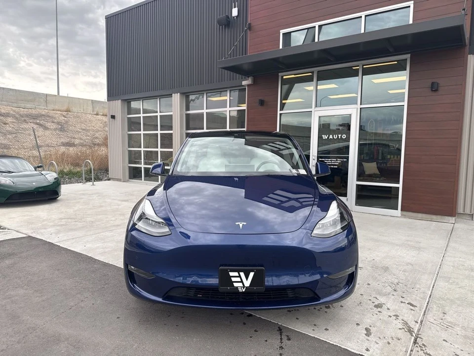 2022 Tesla Model Y Performance - Image 3 of 21