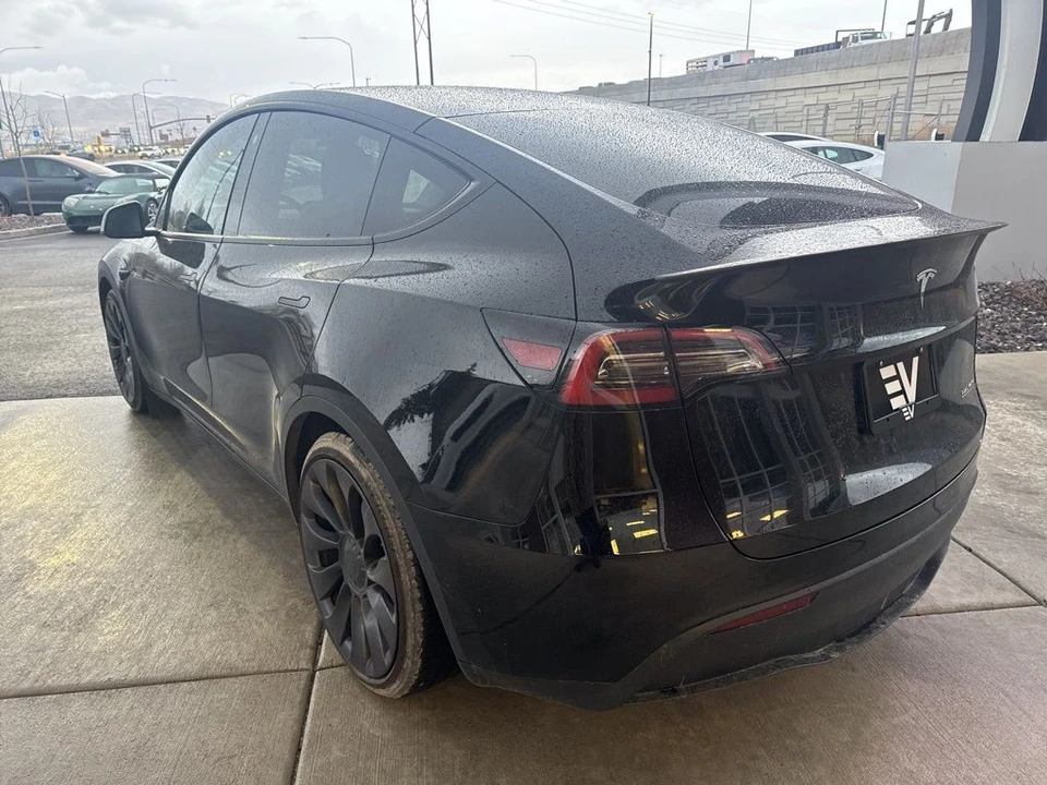 2022 Tesla Model Y Performance - Image 6 of 11