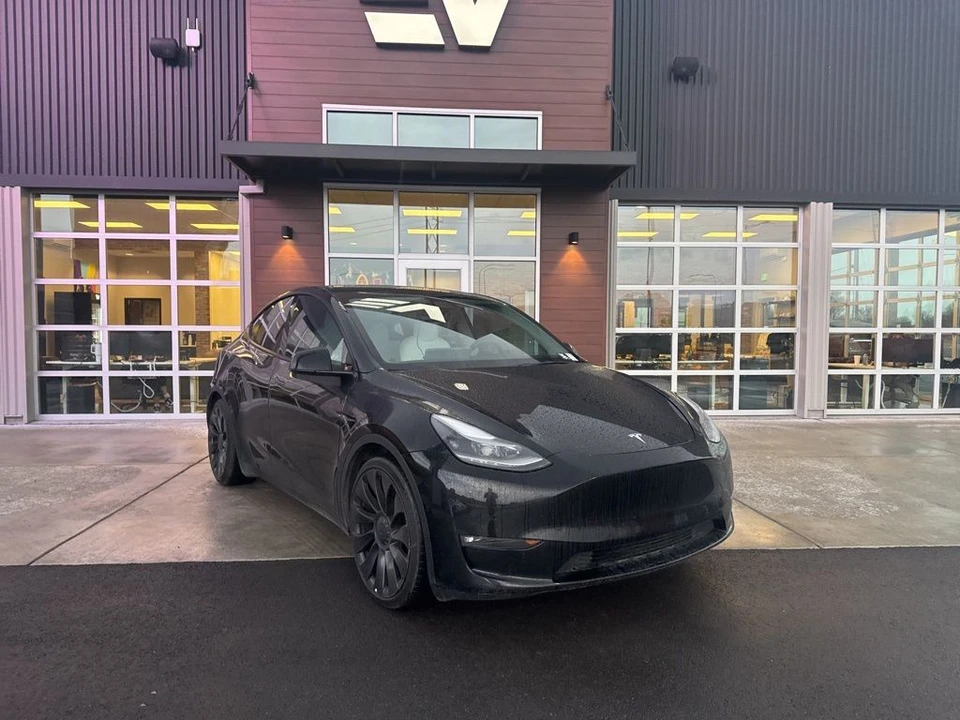 2022 Tesla Model Y Performance - Image 2 of 11