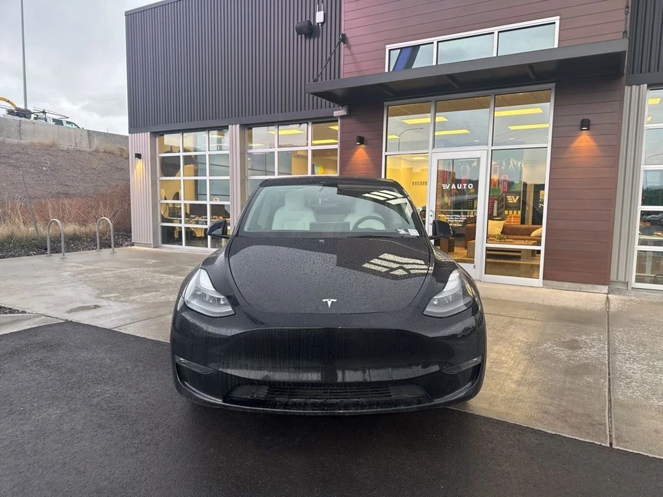 2022 Tesla Model Y Performance - Image 3 of 11