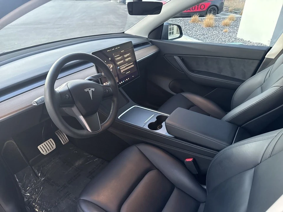 2022 Tesla Model Y Performance - Image 11 of 21
